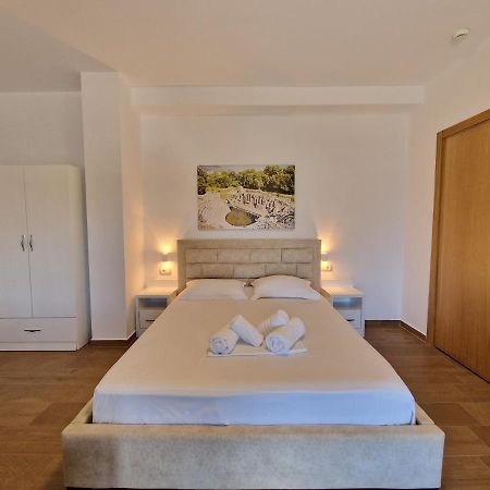 Hotel Queen Margaret Seaside Ksamil Esterno foto