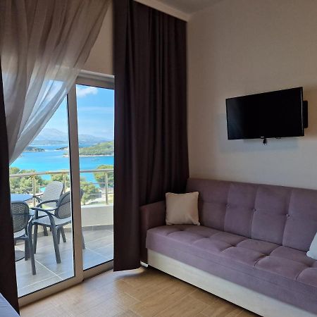 Hotel Queen Margaret Seaside Ksamil Esterno foto