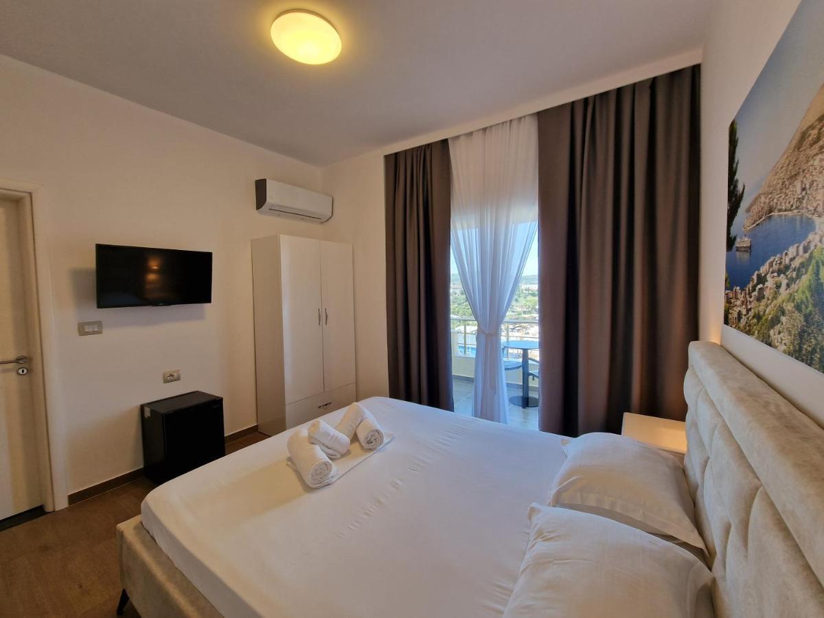Hotel Queen Margaret Seaside Ksamil Esterno foto