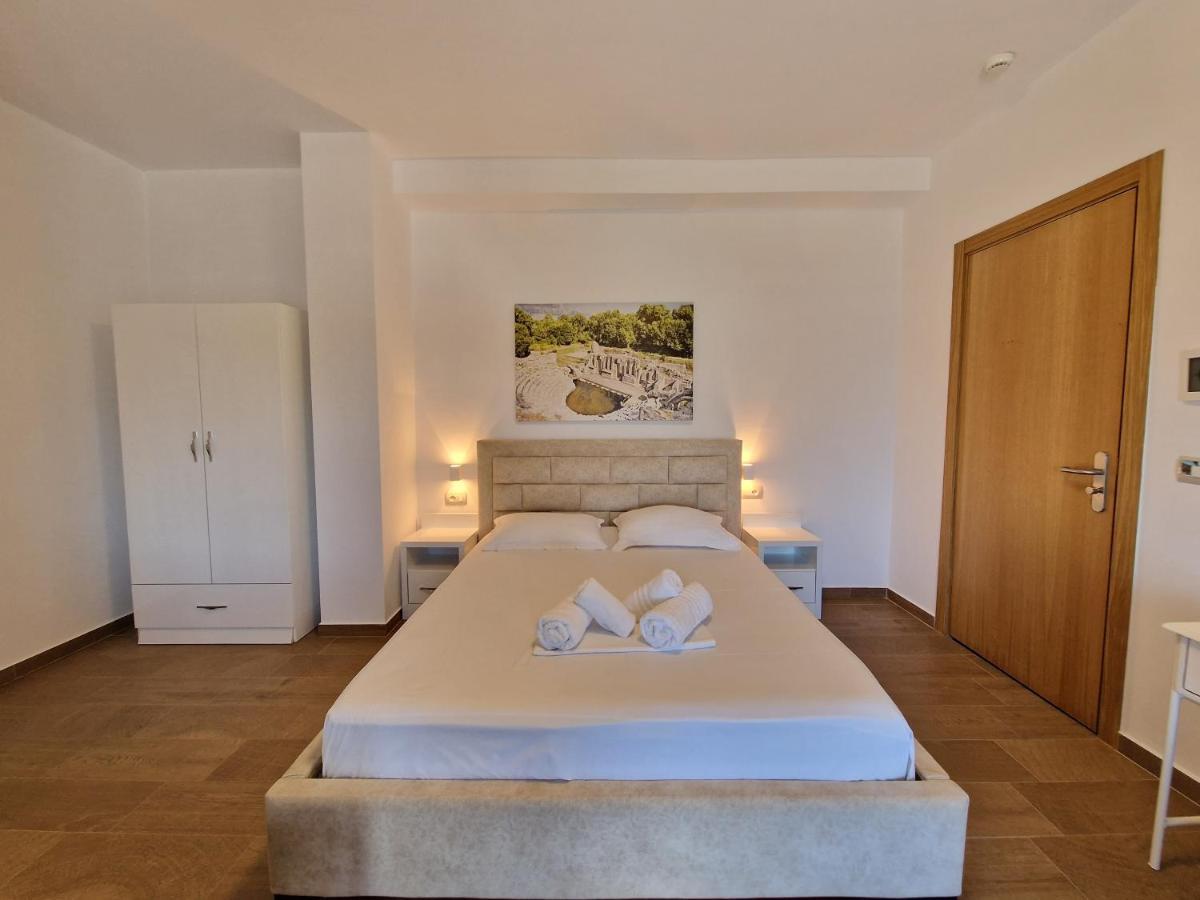 Hotel Queen Margaret Seaside Ksamil Esterno foto