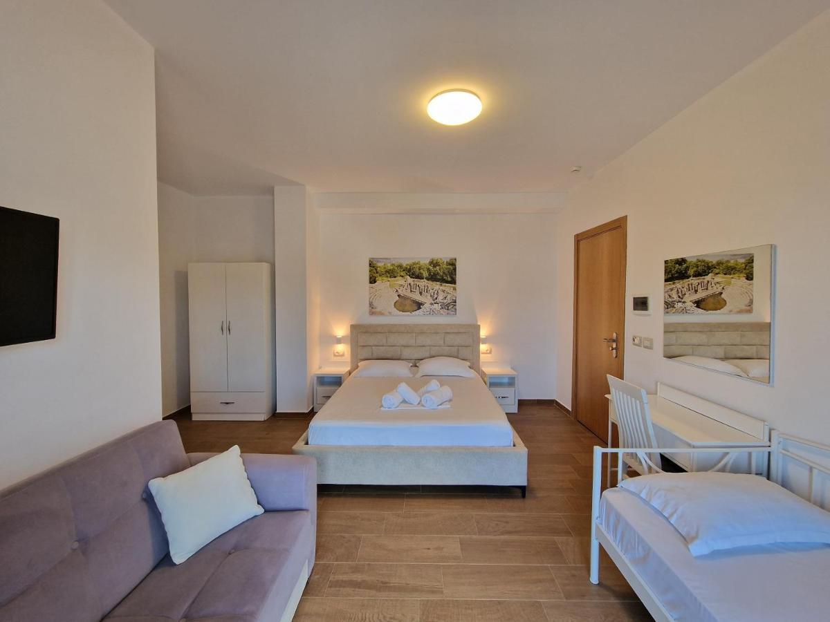 Hotel Queen Margaret Seaside Ksamil Esterno foto