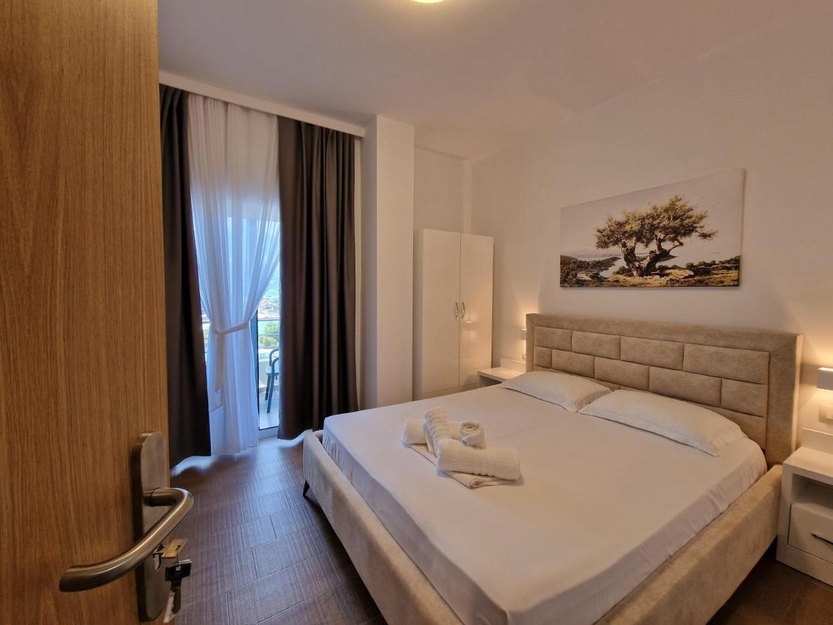 Hotel Queen Margaret Seaside Ksamil Esterno foto