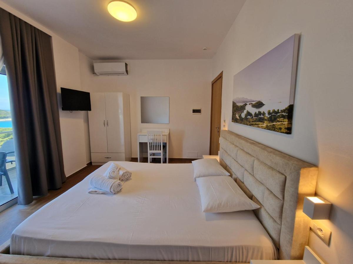 Hotel Queen Margaret Seaside Ksamil Esterno foto