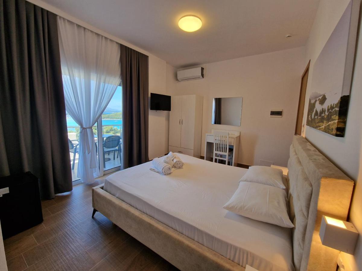 Hotel Queen Margaret Seaside Ksamil Esterno foto