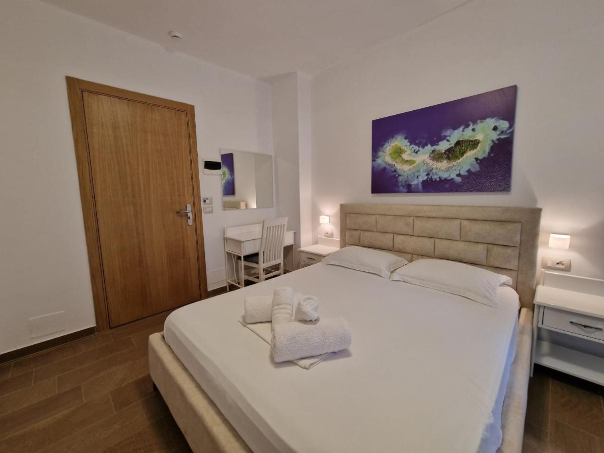 Hotel Queen Margaret Seaside Ksamil Esterno foto