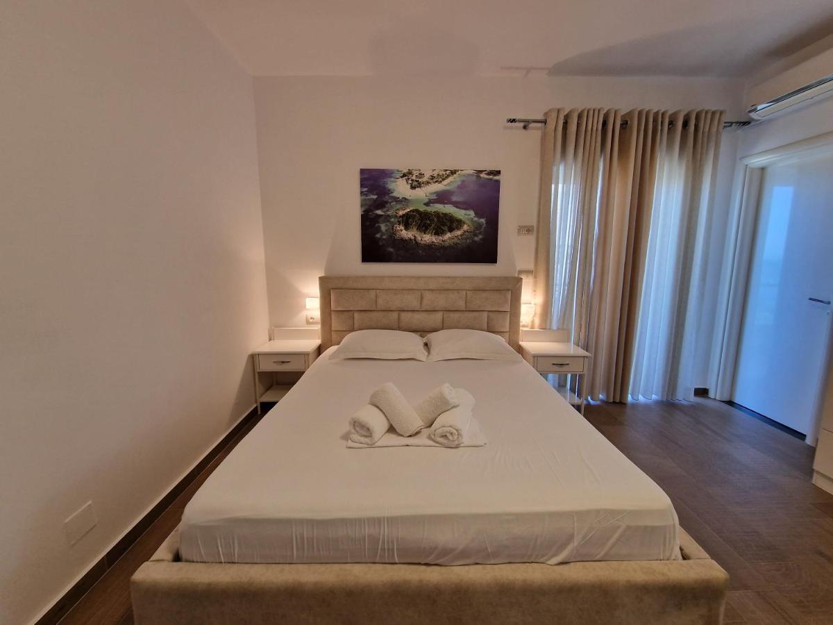 Hotel Queen Margaret Seaside Ksamil Esterno foto