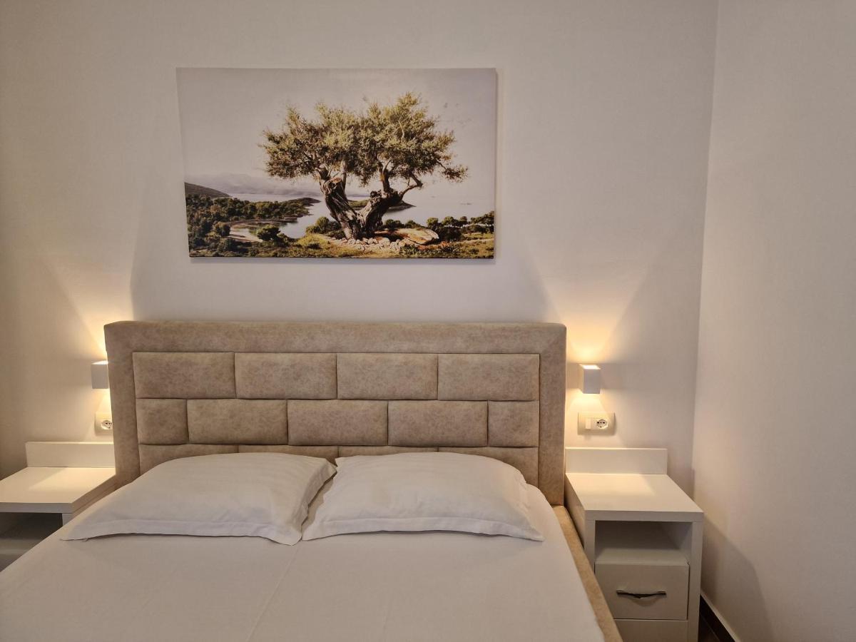 Hotel Queen Margaret Seaside Ksamil Esterno foto
