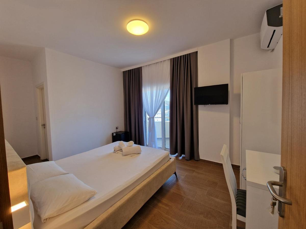 Hotel Queen Margaret Seaside Ksamil Esterno foto