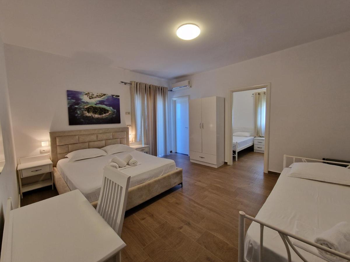 Hotel Queen Margaret Seaside Ksamil Esterno foto