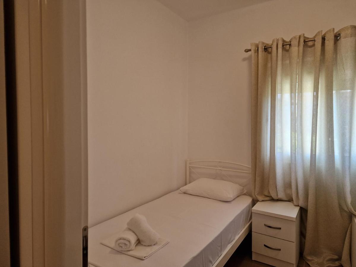 Hotel Queen Margaret Seaside Ksamil Esterno foto