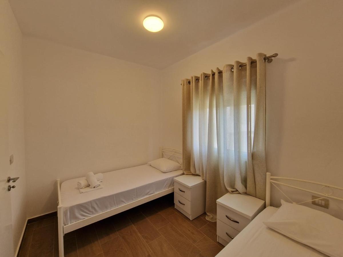 Hotel Queen Margaret Seaside Ksamil Esterno foto