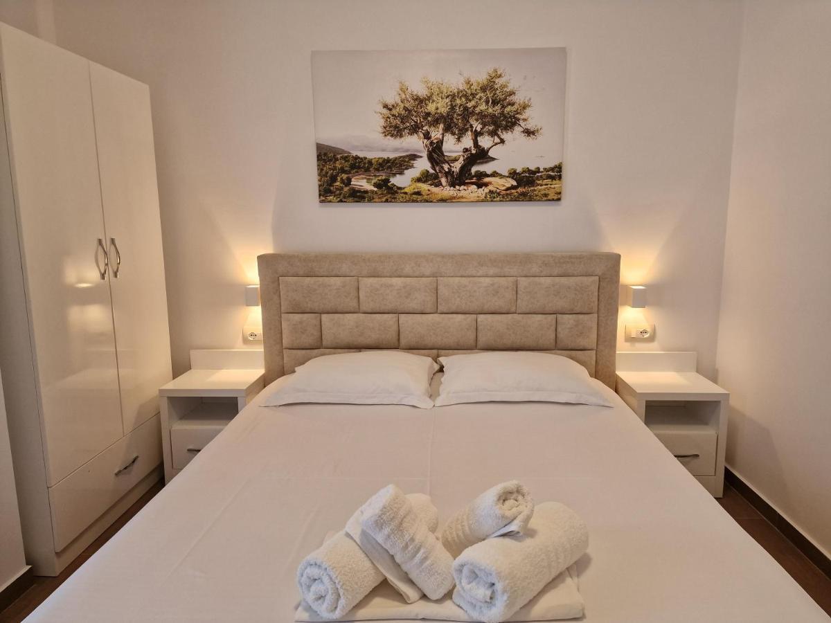 Hotel Queen Margaret Seaside Ksamil Esterno foto