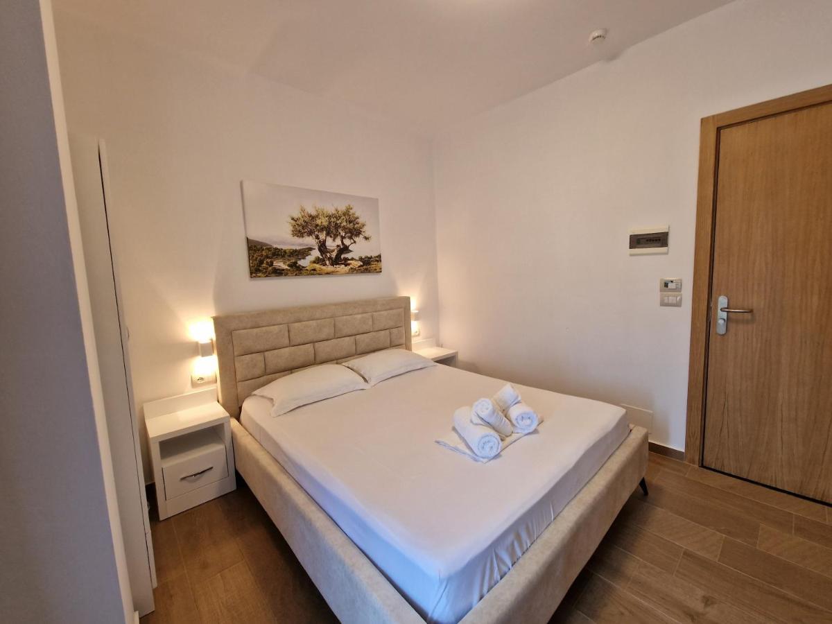 Hotel Queen Margaret Seaside Ksamil Esterno foto