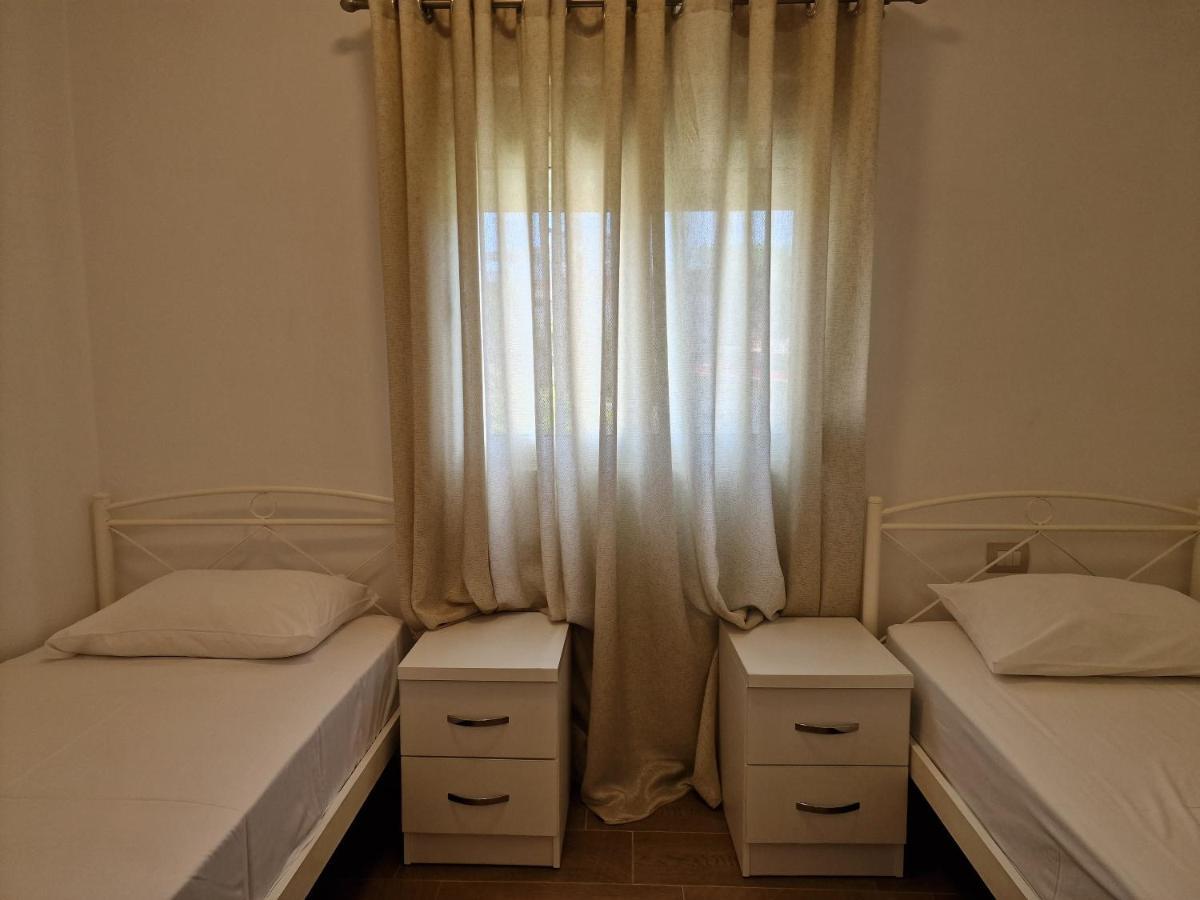 Hotel Queen Margaret Seaside Ksamil Esterno foto