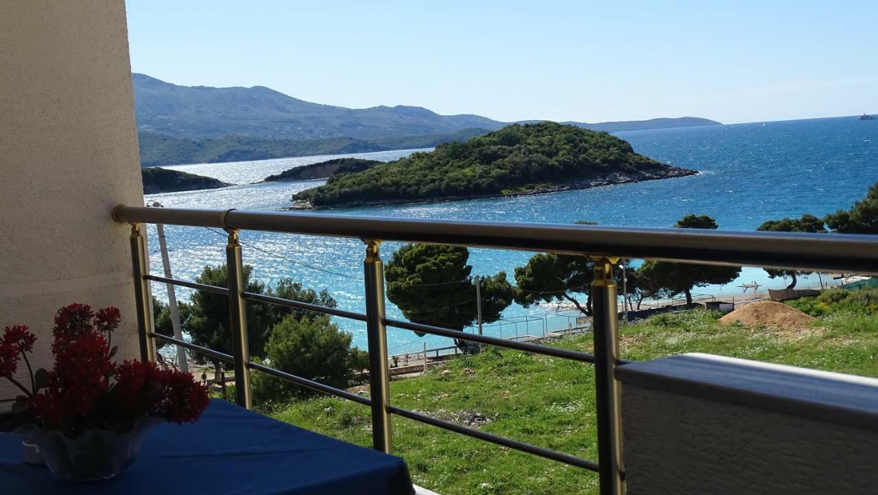 Hotel Queen Margaret Seaside Ksamil Esterno foto