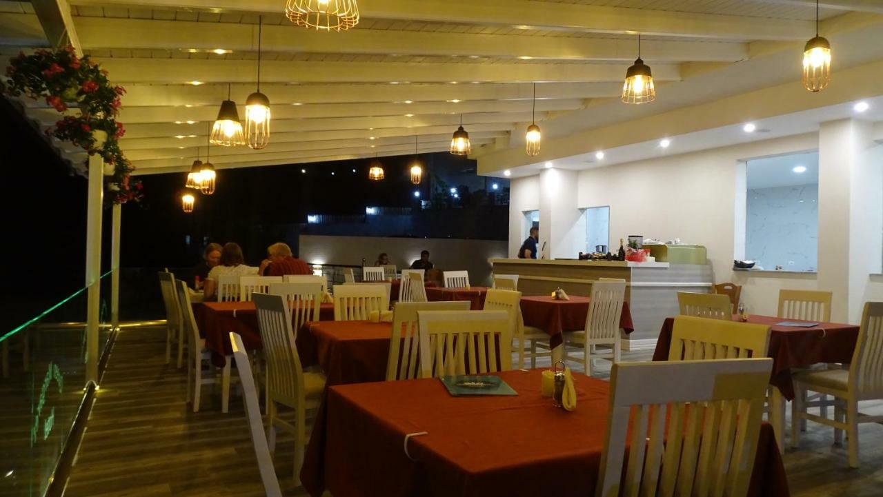 Hotel Queen Margaret Seaside Ksamil Esterno foto